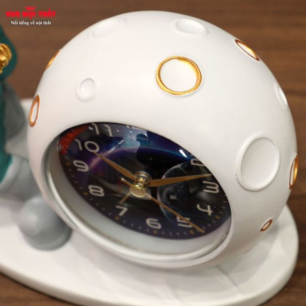 Đồng hồ DH11 có mặt kính nổi trong suốt có độ bền cao