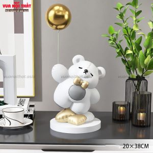 Tượng gấu cầm bóng bay để bàn TTT92 màu trắng