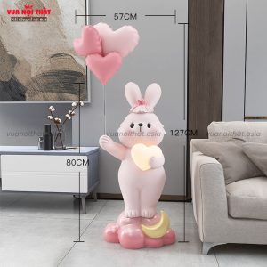 Kích thước tượng thỏ cầm đèn LED trái tim TTT135