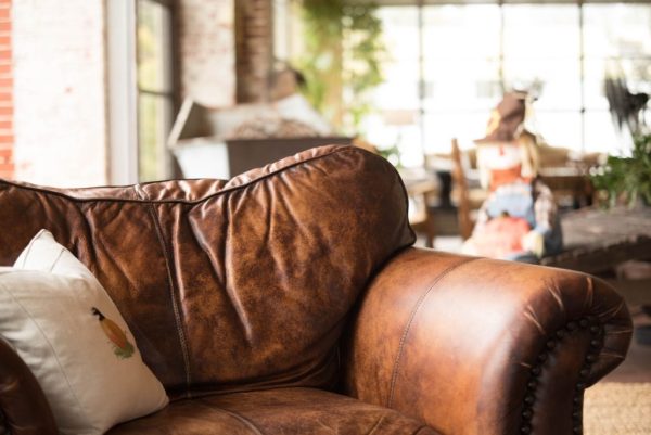 Cách vá ghế sofa da bị rách tại nhà với 4 bước đơn giản