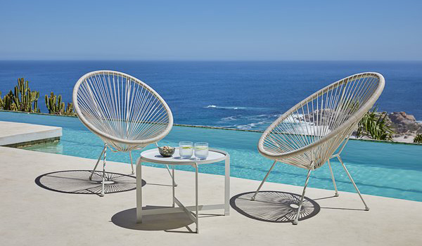 Bộ bàn ghế ngoài trời là các loại bàn ghế được thiết kế để sử dụng ngoài trời