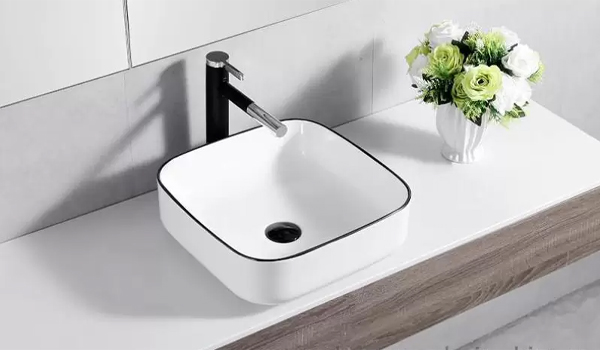 Lavabo là thiết bị vệ sinh thường được lắp đặt trong phòng tắm hoặc nhà vệ sinh
