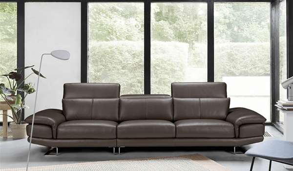 Màu sắc của các loại sofa vải thường dễ phai hơn so với da