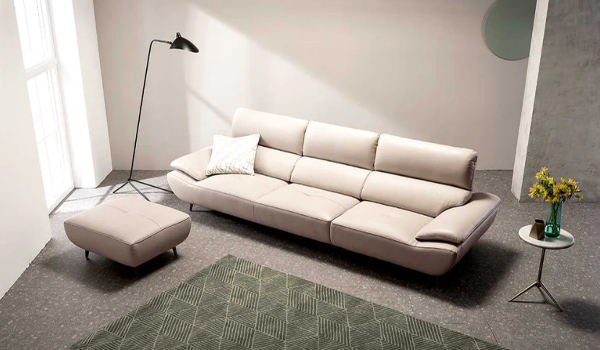 Gia chủ mệnh Thủy nên chọn những chiếc sofa làm từ da, vải bọc bóng hoặc có các chi tiết kim loại