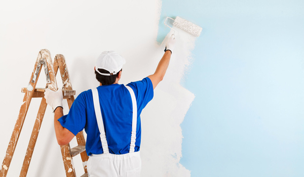 Đảm bảo không có bụi bẩn, rêu mốc trước khi sơn