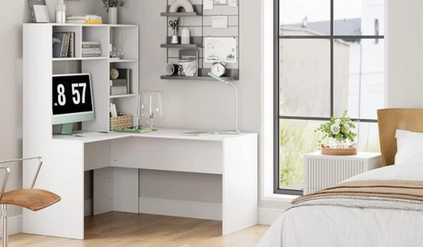 Gỗ công nghiệp là chất liệu phổ biến được dùng để sản xuất bàn chữ L