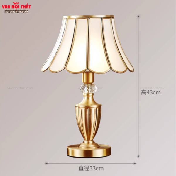 Đèn bàn đồng cổ điển DTT64 có kích thước nhỏ gọn phù hợp với mọi không gian