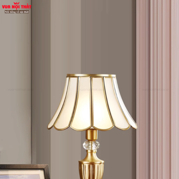 Vuanoithat - Đơn vị cung cấp đèn bàn đồng cổ điển nhập khẩu giá tốt