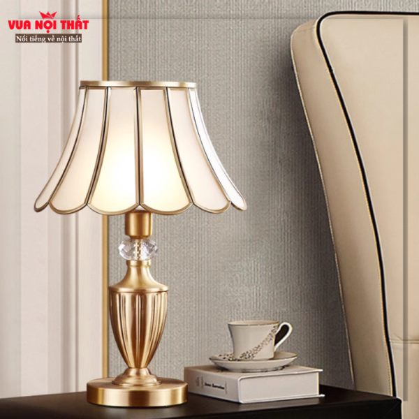 Đèn bàn đồng phong cách cổ điển DTT64
