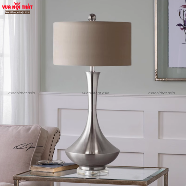 Đèn bàn decor phòng ngủ DTT61 được thiết kế với kiểu dáng sang trọng