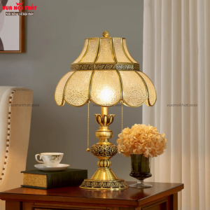 Đèn bàn phòng ngủ phong cách Châu Âu DTT63 có kích thước 50*30cm