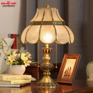 Đèn bàn decor DTT63 nổi bật với thiết kế sang trọng và tinh xảo