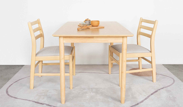 Bàn ăn 2 người phù hợp cho những không gian siêu nhỏ như căn hộ mini, phòng trọ,...