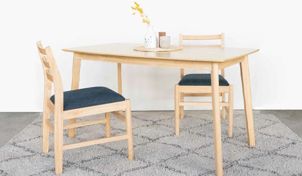 Bàn ăn 2 người là loại bàn ăn có thiết kế tối giản với kích thước nhỏ gọn
