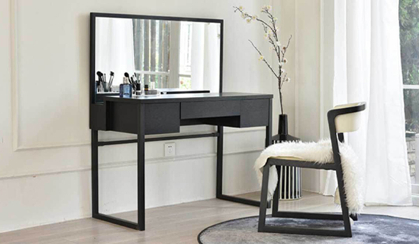 Bàn trang điểm sắt nghệ thuật được sử dụng như điểm nhấn trang trí nội thất
