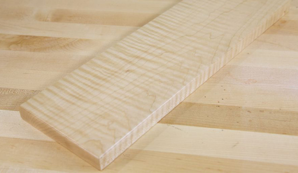 Gỗ Maple là loại gỗ cứng, có tỷ trọng trung bình khoảng 705 - 750kg/m³
