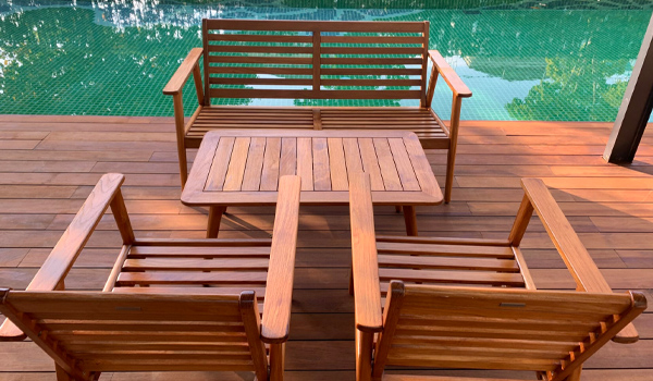 Nội thất ngoài trời gỗ Tếch là lựa chọn hàng đầu của nhiều gia đình nhờ khả năng chống chịu tốt