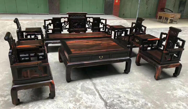 Bàn ghế gỗ trắc có độ bền vượt trội, mang đến vẻ đẹp sang trọng & đẳng cấp cho không gian sống