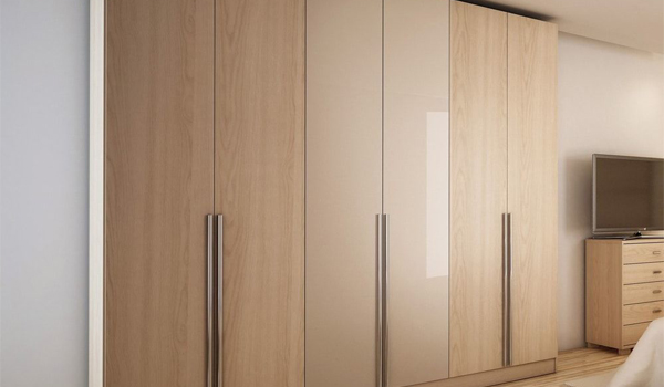 Tủ quần áo gỗ MDF có bề mặt phẳng mịn, ít bị cong vênh, co ngót sau một thời gian sử dụng