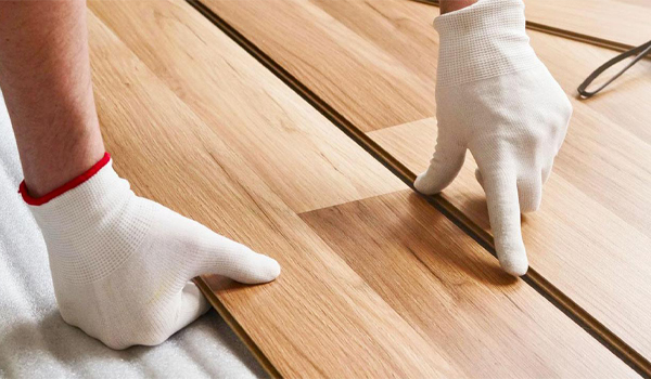 Sàn gỗ công nghiệp dễ dàng vệ sinh, chỉ cần lau chùi thông thường