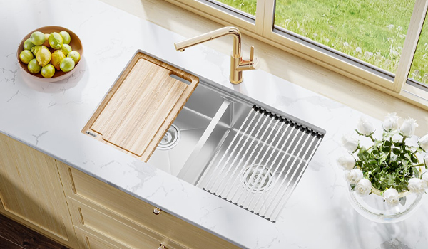 Chậu rửa chén là thiết bị không thể thiếu trong không gian bếp của mọi gia đình