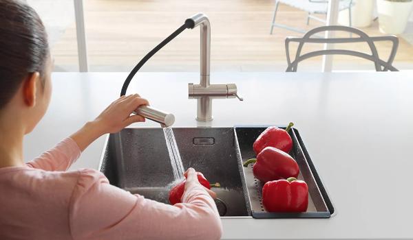 Bồn rửa chén được sử dụng để rửa chén bát, dụng cụ nấu ăn, thực phẩm, rau củ,...