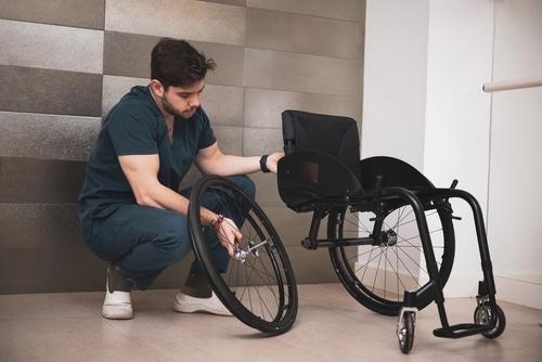 Có nên mua xe lăn cũ đã qua sử dụng hay không?