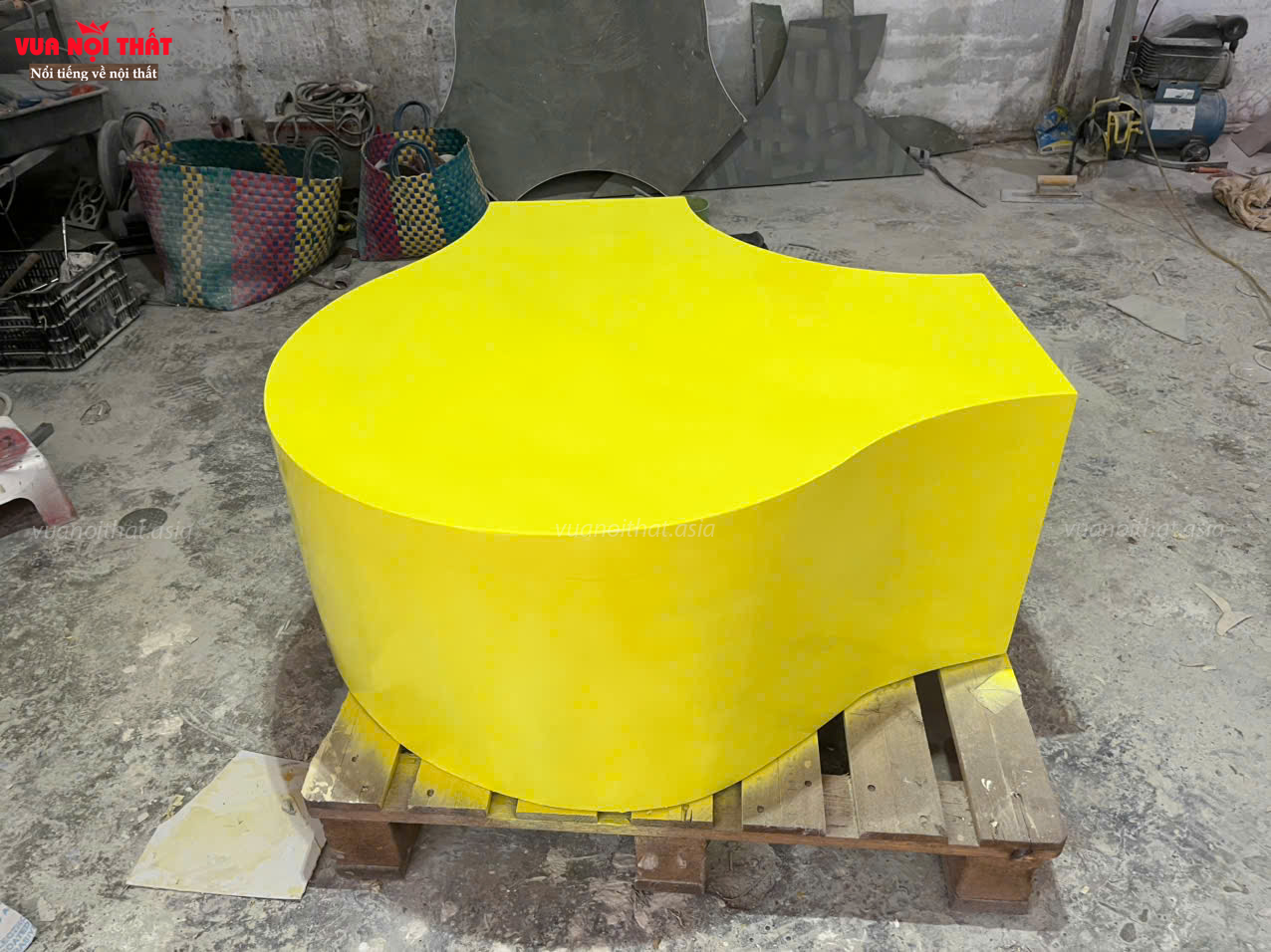 Ghế chờ composite màu vàng