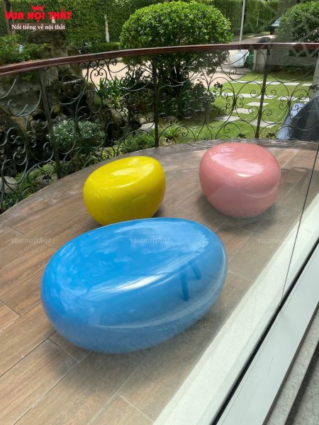 Ghế ngồi composite tại biệt thự Chateau quận 7 với 3 màu sắc nổi bật