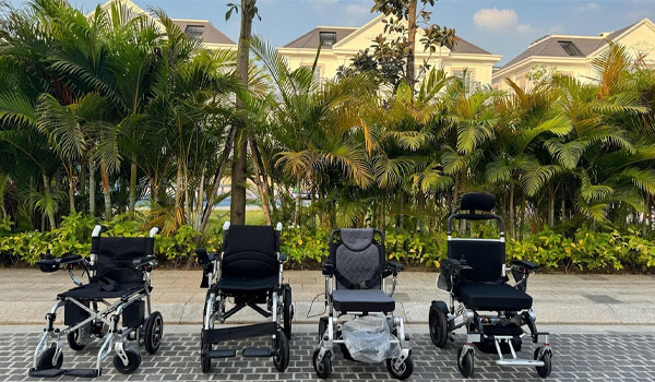 Những điều cần biết khi mua xe lăn cho người già
