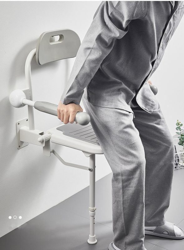 tại sao nên mua ghế tắm gắn tường cho người già sử dụng.