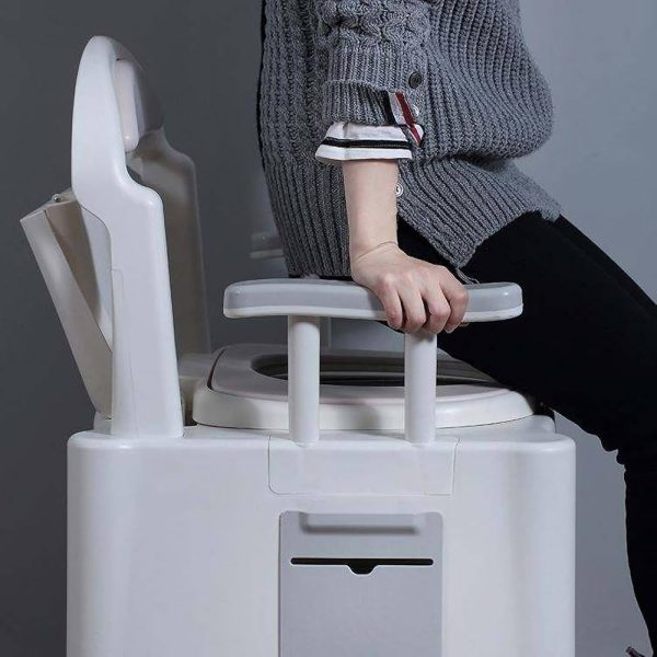 5 điều cần lưu ý khi chọn mua bồn cầu nhựa cho người già