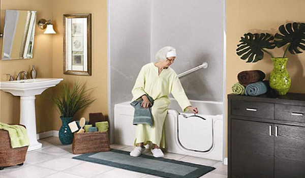 Không bố trí tay vịn/sàn chống trơn tại khu vực cần thiết