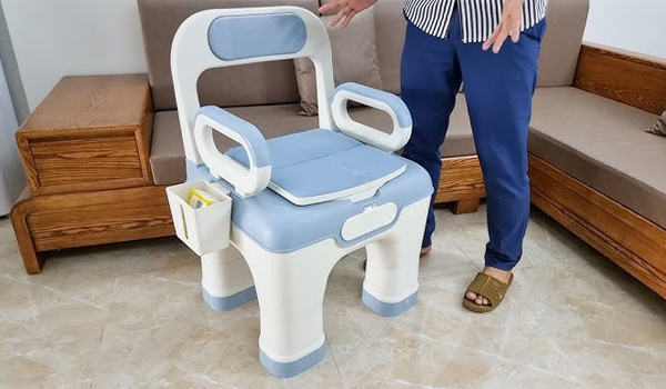 Ghế bô vệ sinh giúp người dùng dễ dàng sử dụng mà không cần di chuyển nhiều