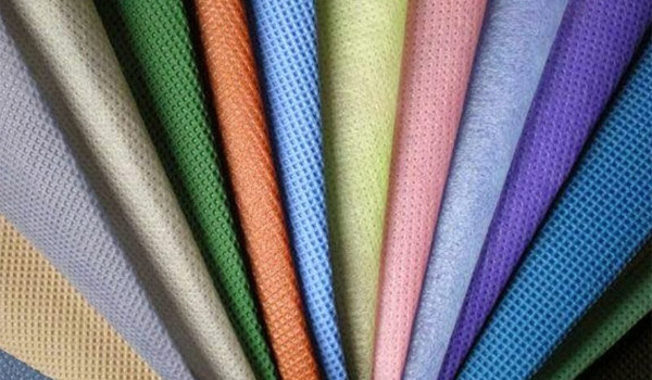 Vải polyester là một loại sợi tổng hợp nhân tạo, được tạo ra từ hợp chất polymer