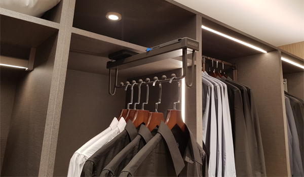 Giá treo nâng hạ thông minh giúp bạn dễ dàng lấy/treo quần áo