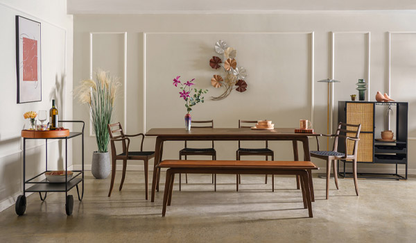 Yếu tố thương hiệu & giá thành cũng là tiêu chí quan trọng khi chọn mua ghế ăn