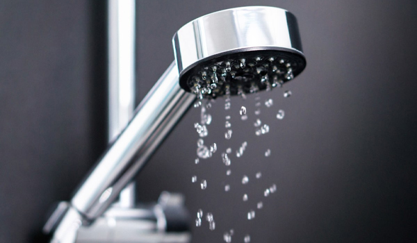 Cách tăng áp lực nước cho vòi sen cực đơn giản