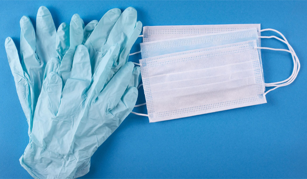 Đeo găng tay & khẩu trang khi dùng hoá chất