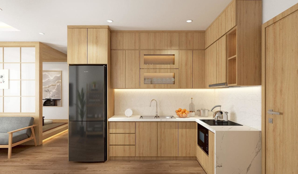 Tủ bếp gỗ tần bì có mức giá mềm hơn, nhưng vẫn đảm bảo độ bền & tính thẩm mỹ
