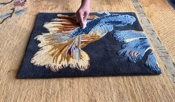 Yếu tố quan trọng hàng đầu quyết định giá trị của thảm dệt thủ công chính là chất liệu sợi dệt