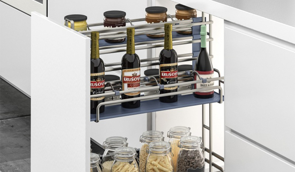 Kệ gia vị giúp hạn chế việc các chai/lọ/hũ gia vị bị lăn, đổ hay bám bụi