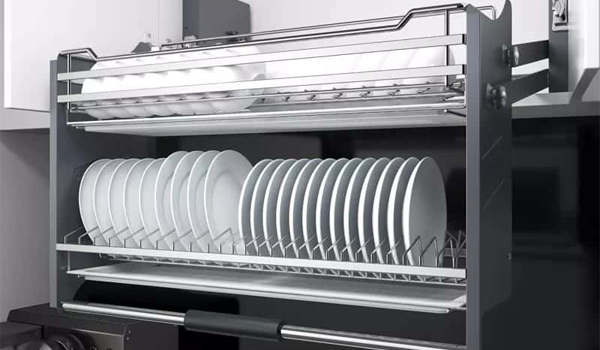 Giá bát nâng hạ là phụ kiện được lắp đặt trong khoang tủ bếp trên, có thể kéo xuống/đẩy lên linh hoạt