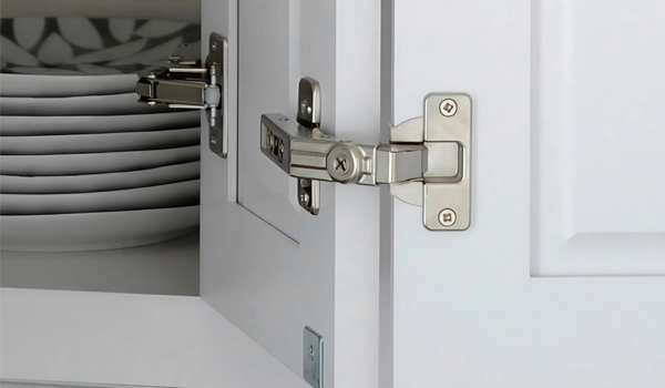 Kinh nghiệm khi chọn mua bản lề tủ bếp