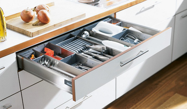 Khay chia giúp bảo vệ dụng cụ bếp khỏi trầy xước, hư hỏng