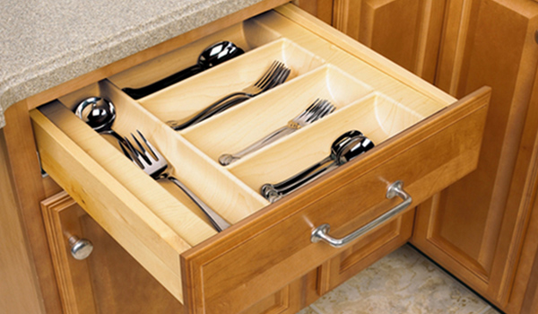 Khay chia ngăn kéo được sử dụng rộng rãi trong các căn bếp hiện đại