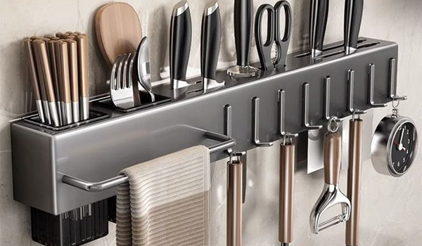 Giá treo dụng cụ bếp Garis phù hợp với gia đình yêu thích phong cách bếp hiện đại