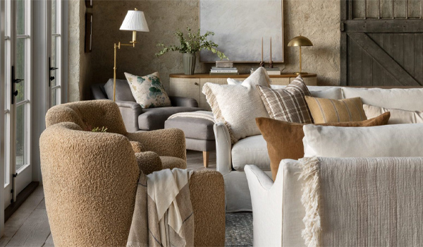 Bảng màu chủ đạo của phong cách Quiet Luxury thường là trắng kem, be, xanh nhạt,...