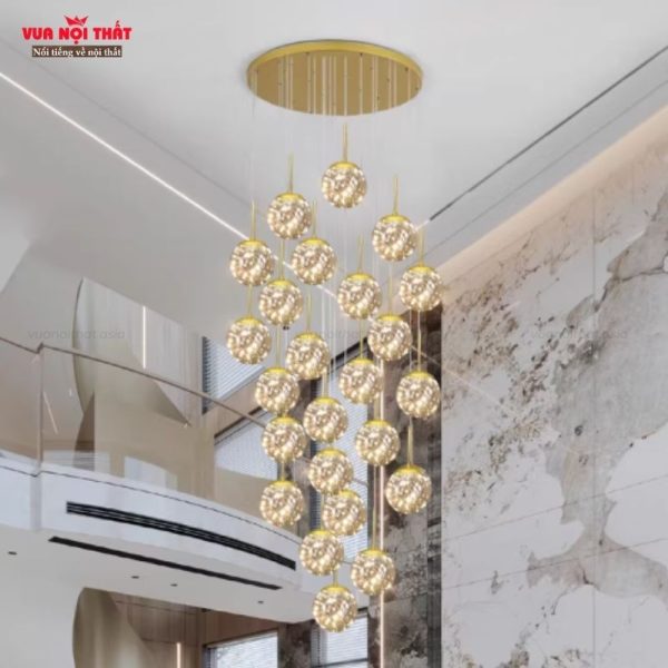 Đèn chùm trang trí cầu thang có đa dạng số lượng đầu đèn để khách hàng lựa chọn