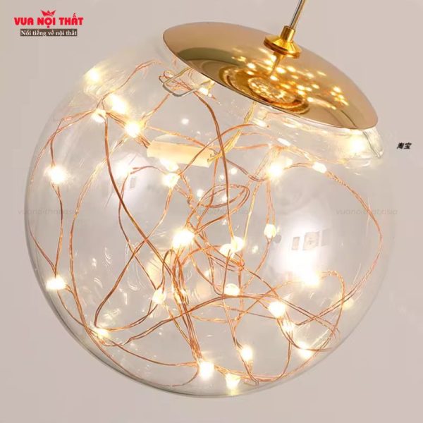 Bóng đèn tròn sang trọng, nhiều đèn nhỏ lấp lánh tạo hiệu ứng bắt mắt